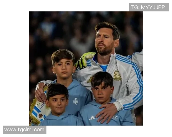 梅西与足球明星们的精彩合照展现球场友谊与激情的瞬间